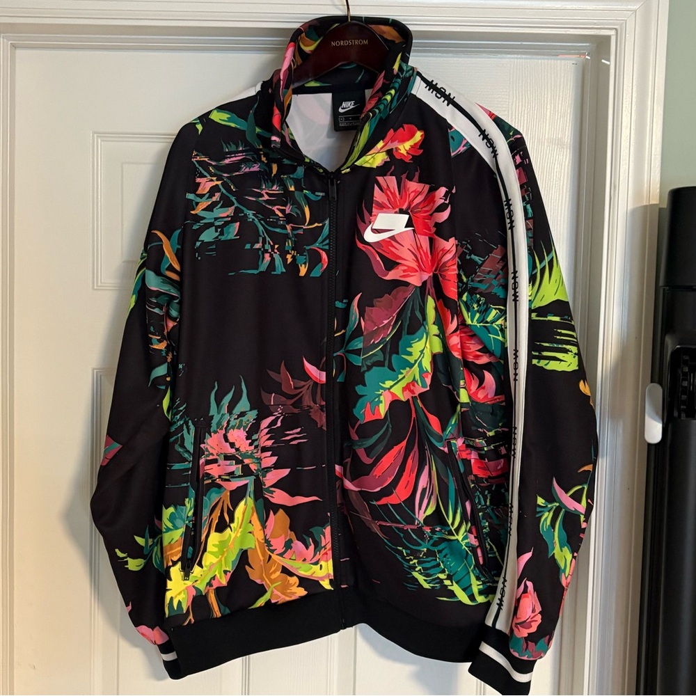 Nike Sports Wear Full Zip - size M (slightly oversized fit) - worn 2 times